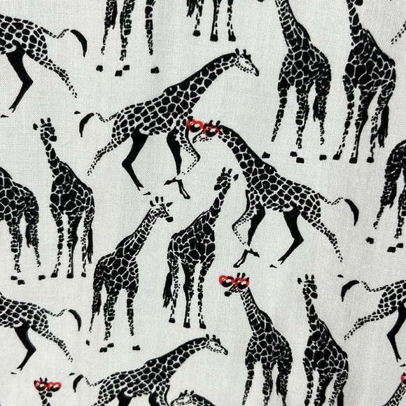 Jane & Delancey Giraffe Print Roll Tab Sleeve Button Front Collared Top Size M - Picture 6 of 10